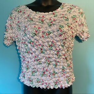 Vintage  women’s white floral popcorn‎ shirt in one size fits all